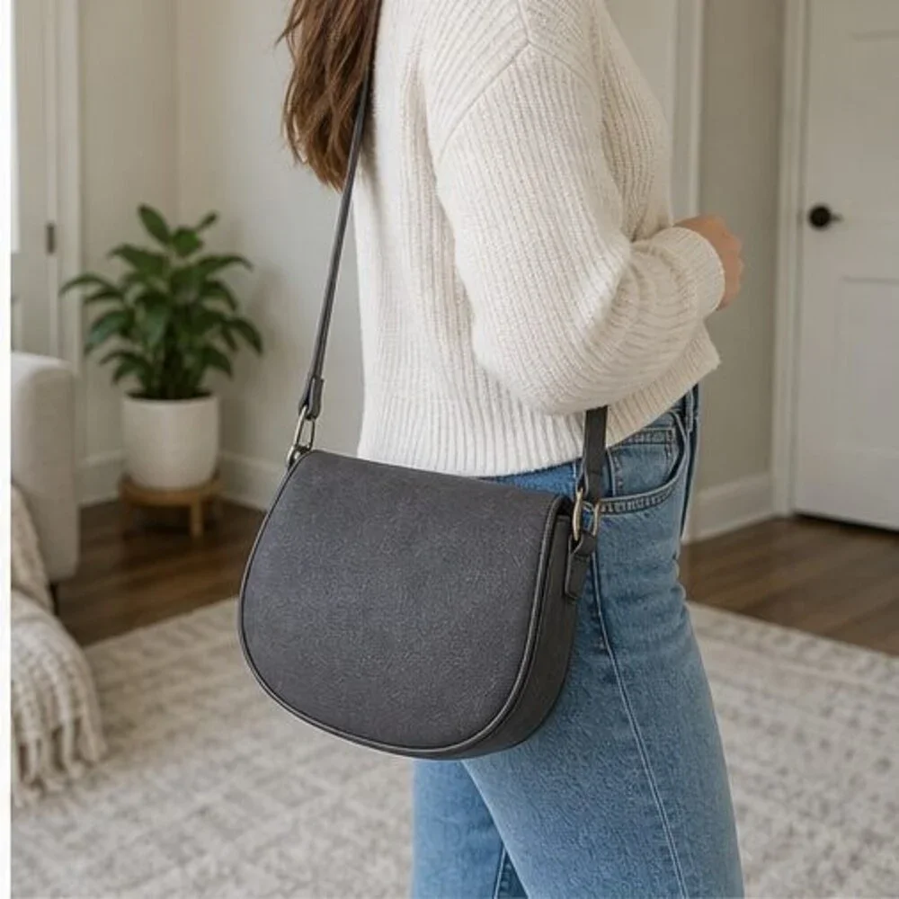 Gucci Small Neo Vintage Crossbody Camera Purse in GG Supreme Canvas